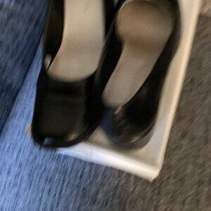 New Woman's Black pumps-7M w/ box